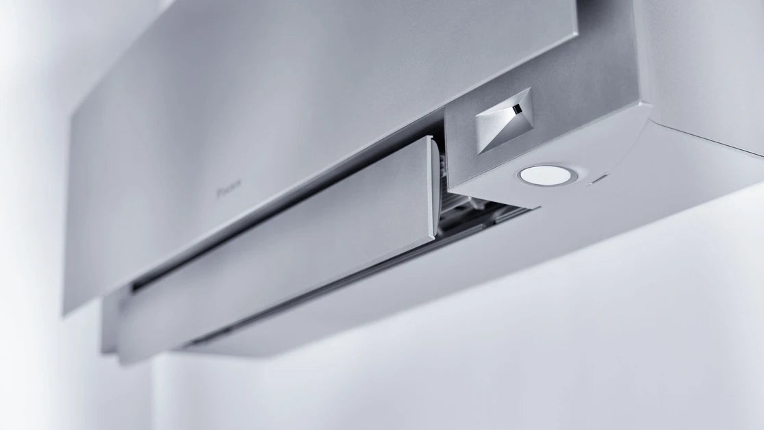 Daikin FTXJ25AB9/RXJ25A9 Emura oldalfali split klíma - 2.5 kW (fehér, fekete, ezüst)