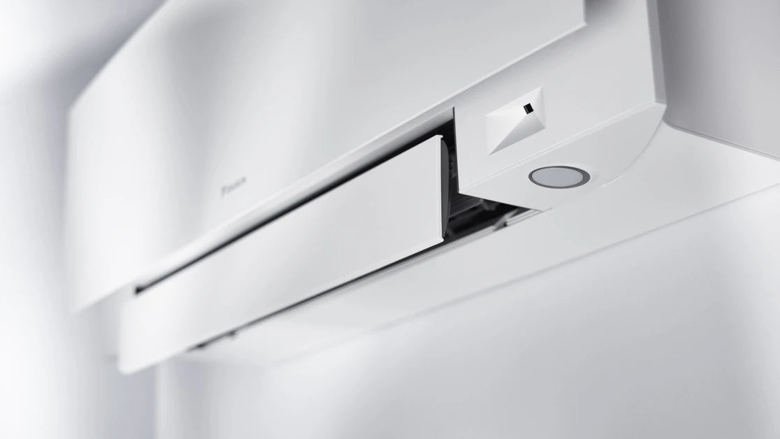 Daikin FTXJ25AB9/RXJ25A9 Emura oldalfali split klíma - 2.5 kW (fehér, fekete, ezüst)